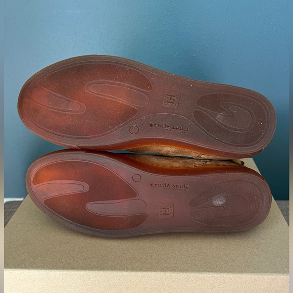 Gentle Souls by KENNETH COLE suede Nyle Chelsea boots, size 8.5, brand new. - Picture 6 of 7